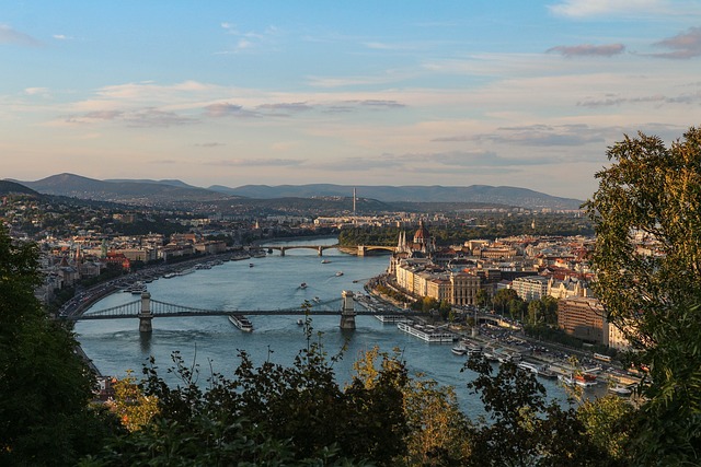 näkymä budabestiin ja joelle