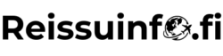 Logo, jossa lukee mustalla tekstillä reissuinfo.fi ja o-kirjaimen tilalla on piirroskuva maapallosta, jota lentokone kiertää